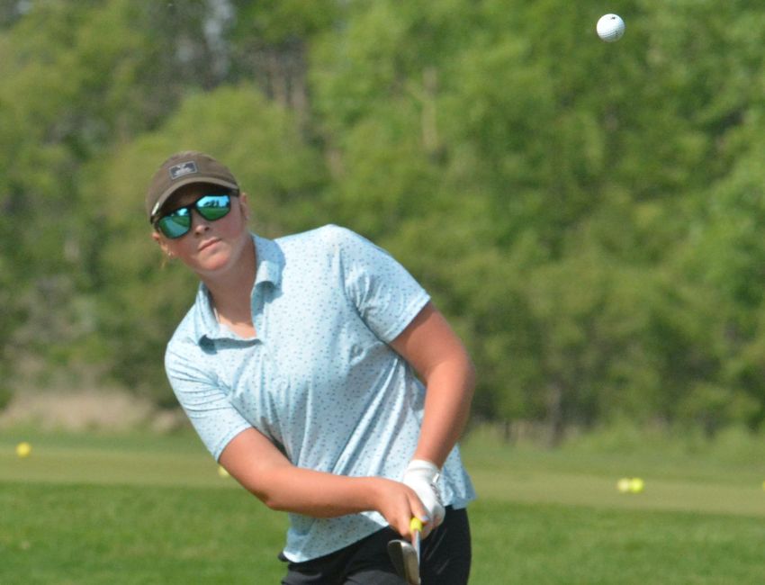 State Golf Roundup - Defending champ Brynn Roehrich holds Day 1 lead at Class B girls tourney 